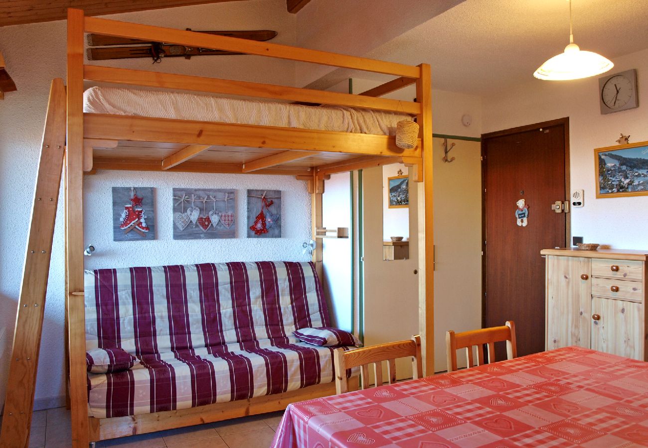 Studio à Les Carroz d'Arâches - Location studio de vacances pour 4 personnes aux Carroz d'Arâches, Grand Massif, centre village et proche piste - CAR258