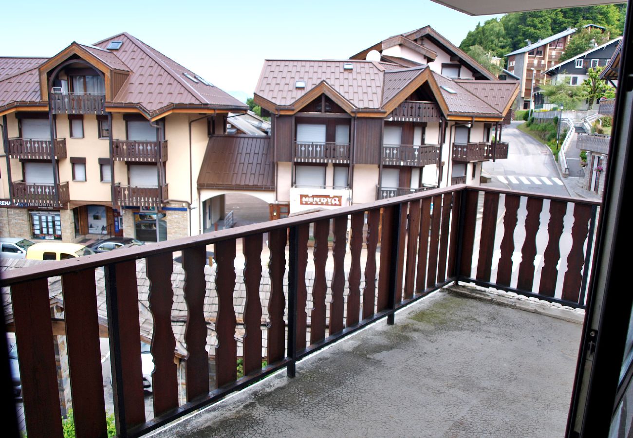 Appartement à Les Carroz d'Arâches - Centre station, appartement 6 personnes - PLA426