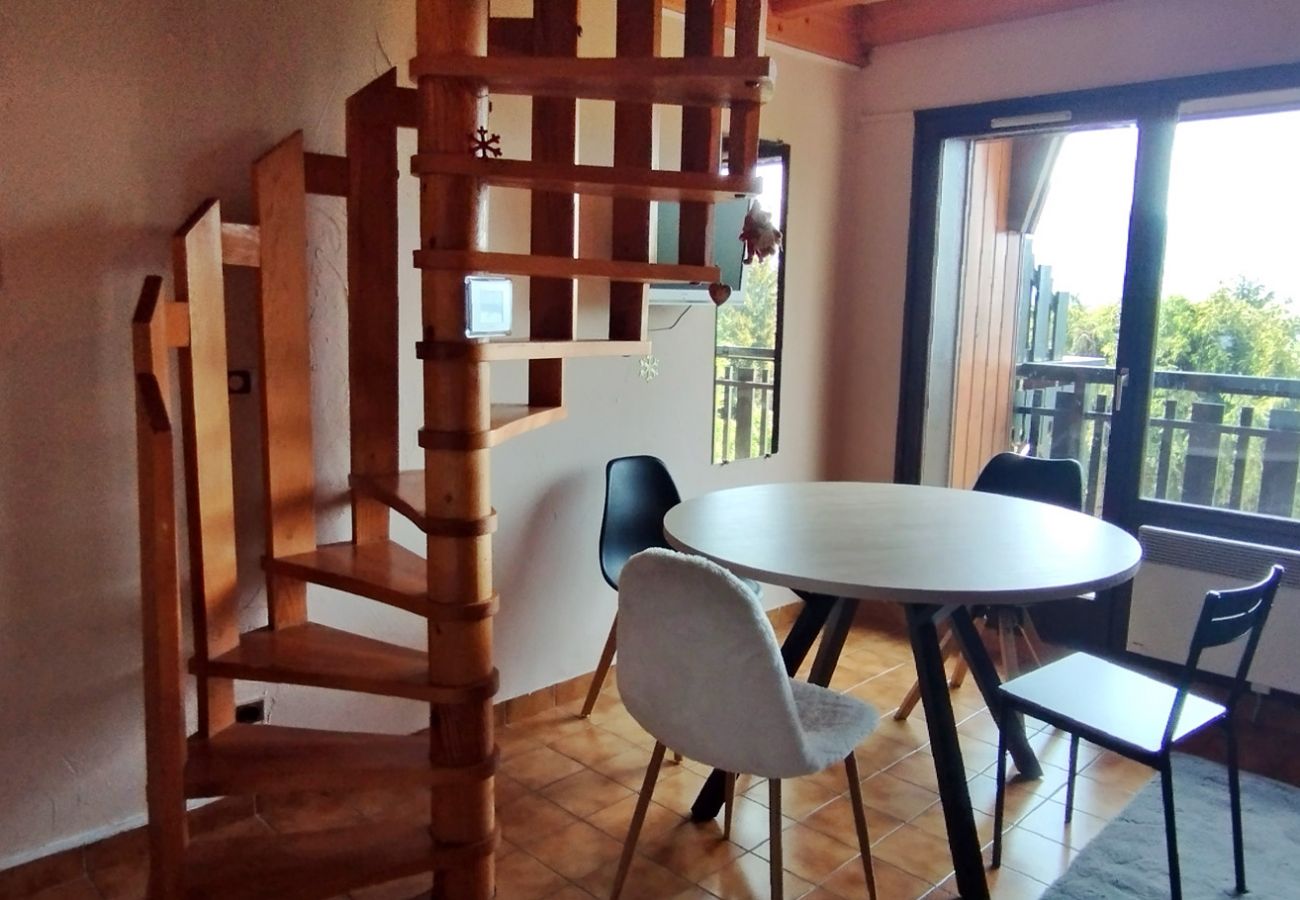 Appartement à Les Carroz d'Arâches - Proche pistes avec vue panoramique appartement  2 pièces plus mezzanine, pour 4 à 6 personnes - BLA633