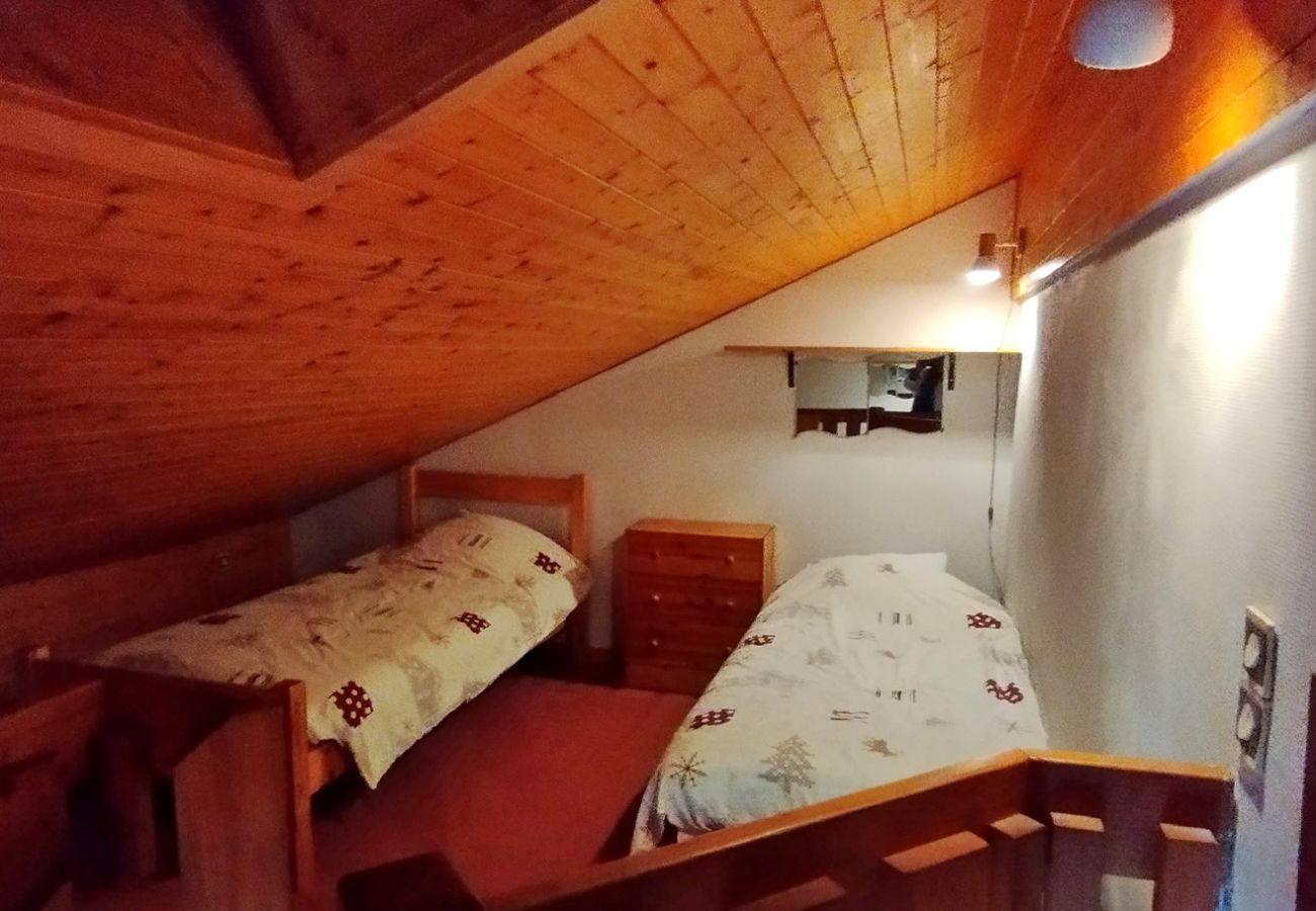 Appartement à Les Carroz d'Arâches - Proche pistes avec vue panoramique appartement  2 pièces plus mezzanine, pour 4 à 6 personnes - BLA633