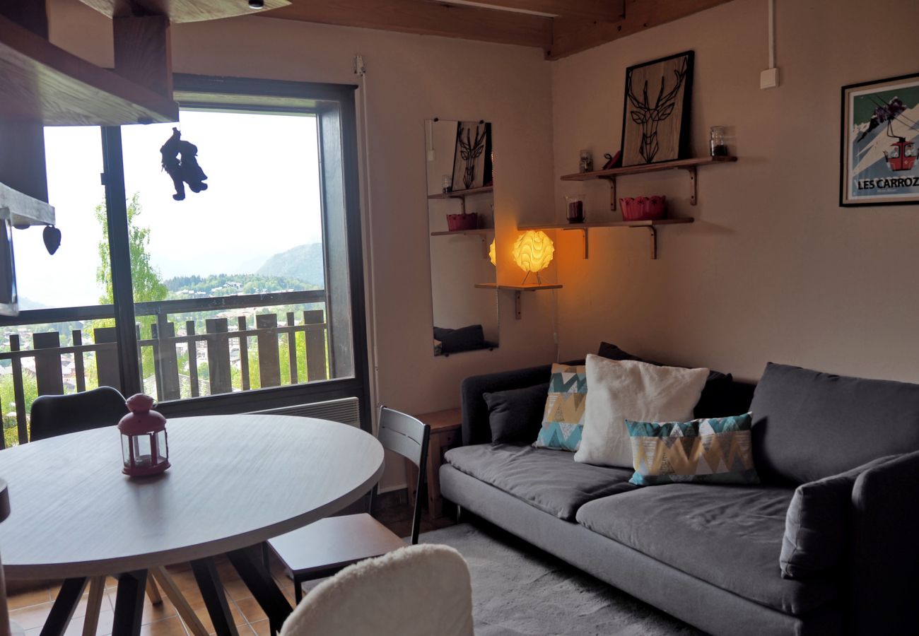 Appartement à Les Carroz d'Arâches - Proche pistes avec vue panoramique appartement  2 pièces plus mezzanine, pour 4 à 6 personnes - BLA633