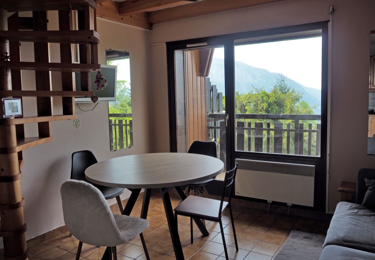 Appartement à Les Carroz d'Arâches - Proche pistes avec vue panoramique appartement  2 pièces plus mezzanine, pour 4 à 6 personnes - BLA633