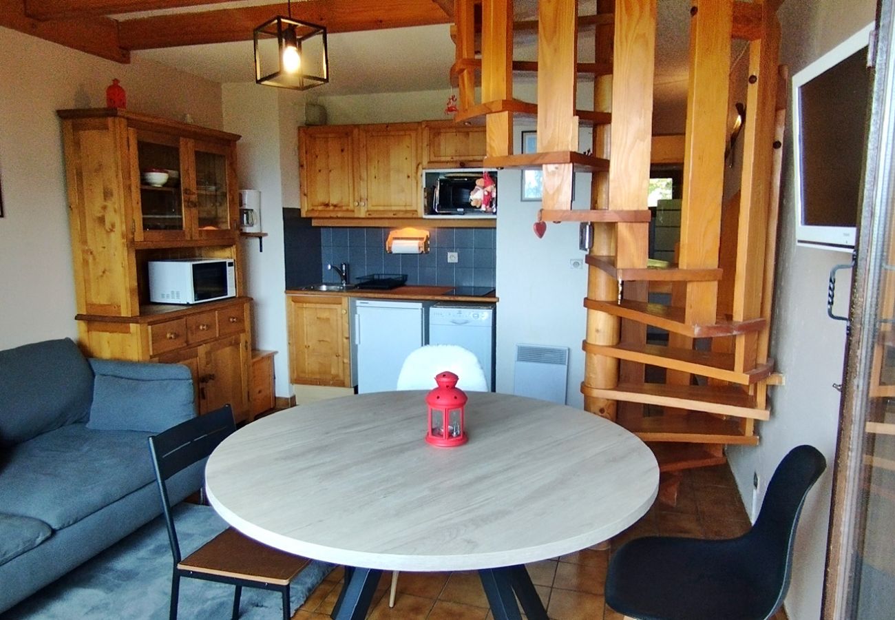 Appartement à Les Carroz d'Arâches - Proche pistes avec vue panoramique appartement  2 pièces plus mezzanine, pour 4 à 6 personnes - BLA633