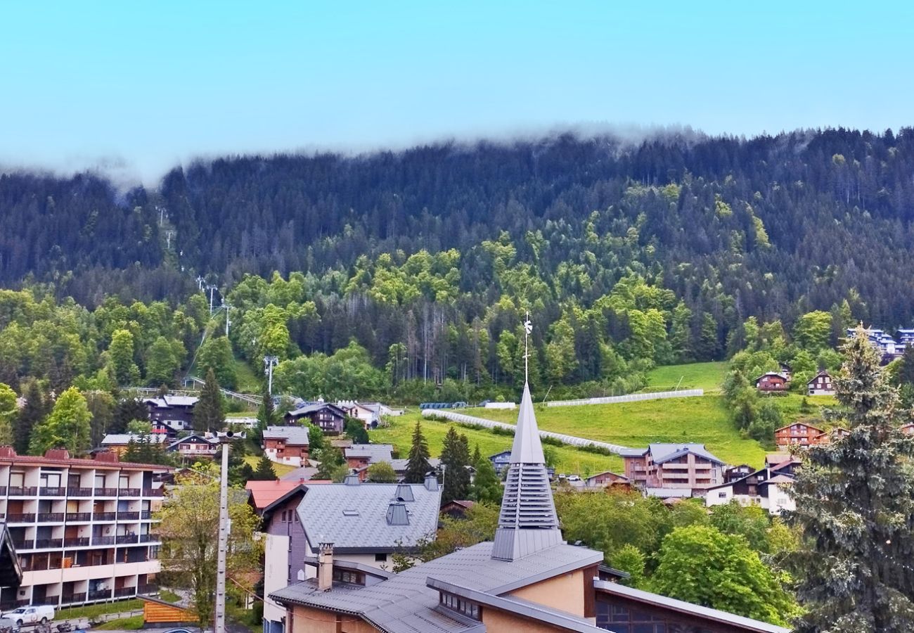 Appartement à Les Carroz d'Arâches - 5 Pièces 8pers au coeur du village, LES CHALETS D'ELINE Parking souterrain,  2 balcons-ELI645