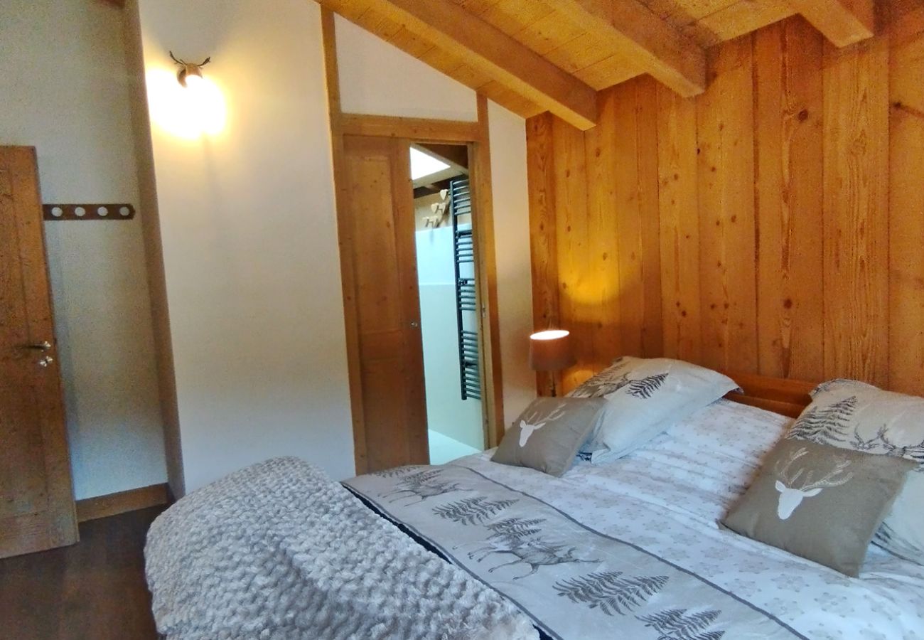 Appartement à Les Carroz d'Arâches - 5 Pièces 8pers au coeur du village, LES CHALETS D'ELINE Parking souterrain,  2 balcons-ELI645