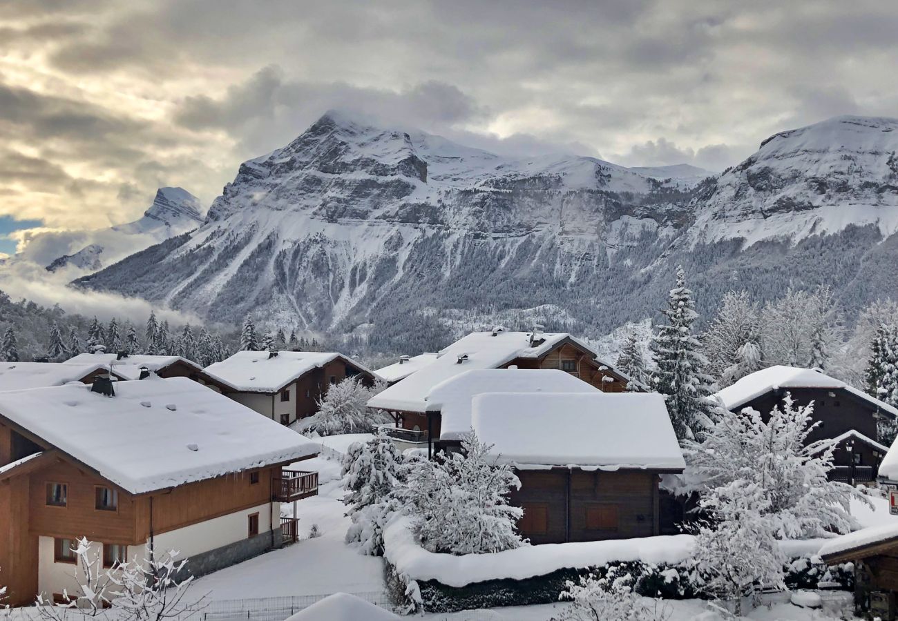 Appartement à Les Carroz d'Arâches - 5 Pièces 8pers au coeur du village, LES CHALETS D'ELINE Parking souterrain,  2 balcons-ELI645