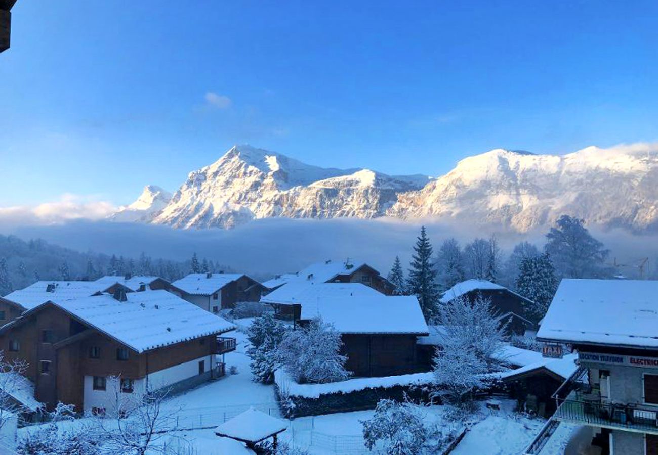 Appartement à Les Carroz d'Arâches - 5 Pièces 8pers au coeur du village, LES CHALETS D'ELINE Parking souterrain,  2 balcons-ELI645